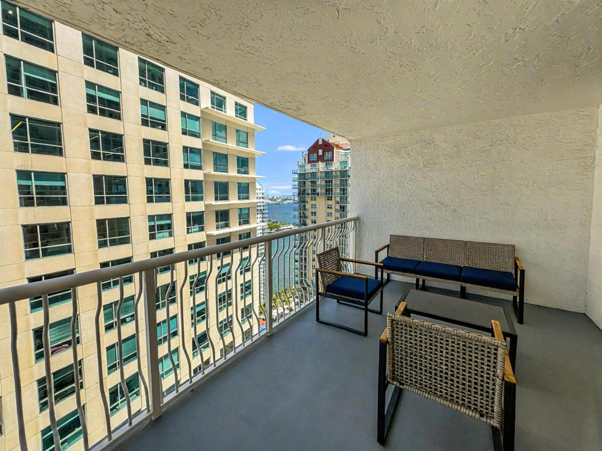 Elegant Centric Vibrant Pool Jacuzzi Free Parking Apartment Miami Exterior photo