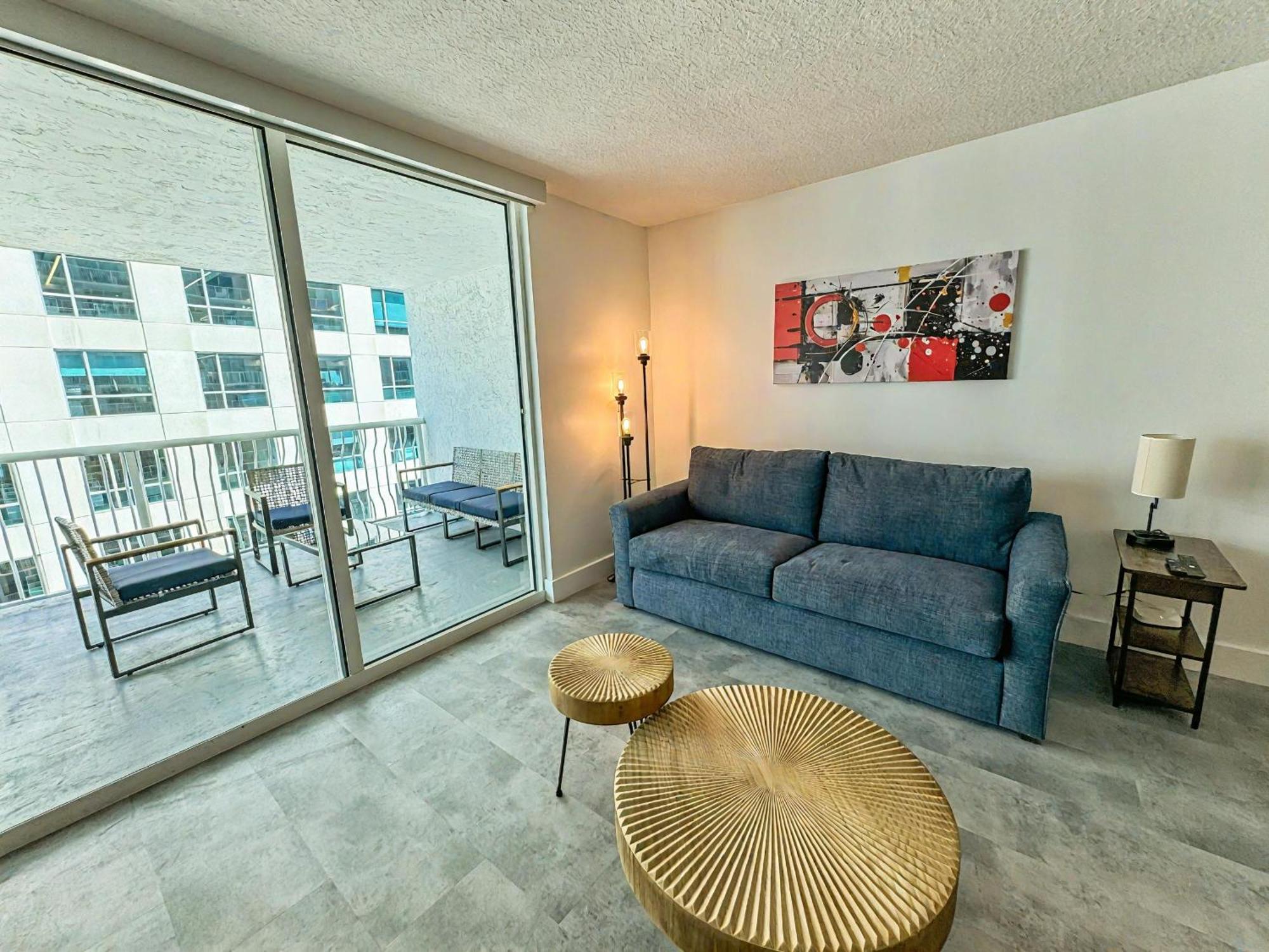Elegant Centric Vibrant Pool Jacuzzi Free Parking Apartment Miami Exterior photo