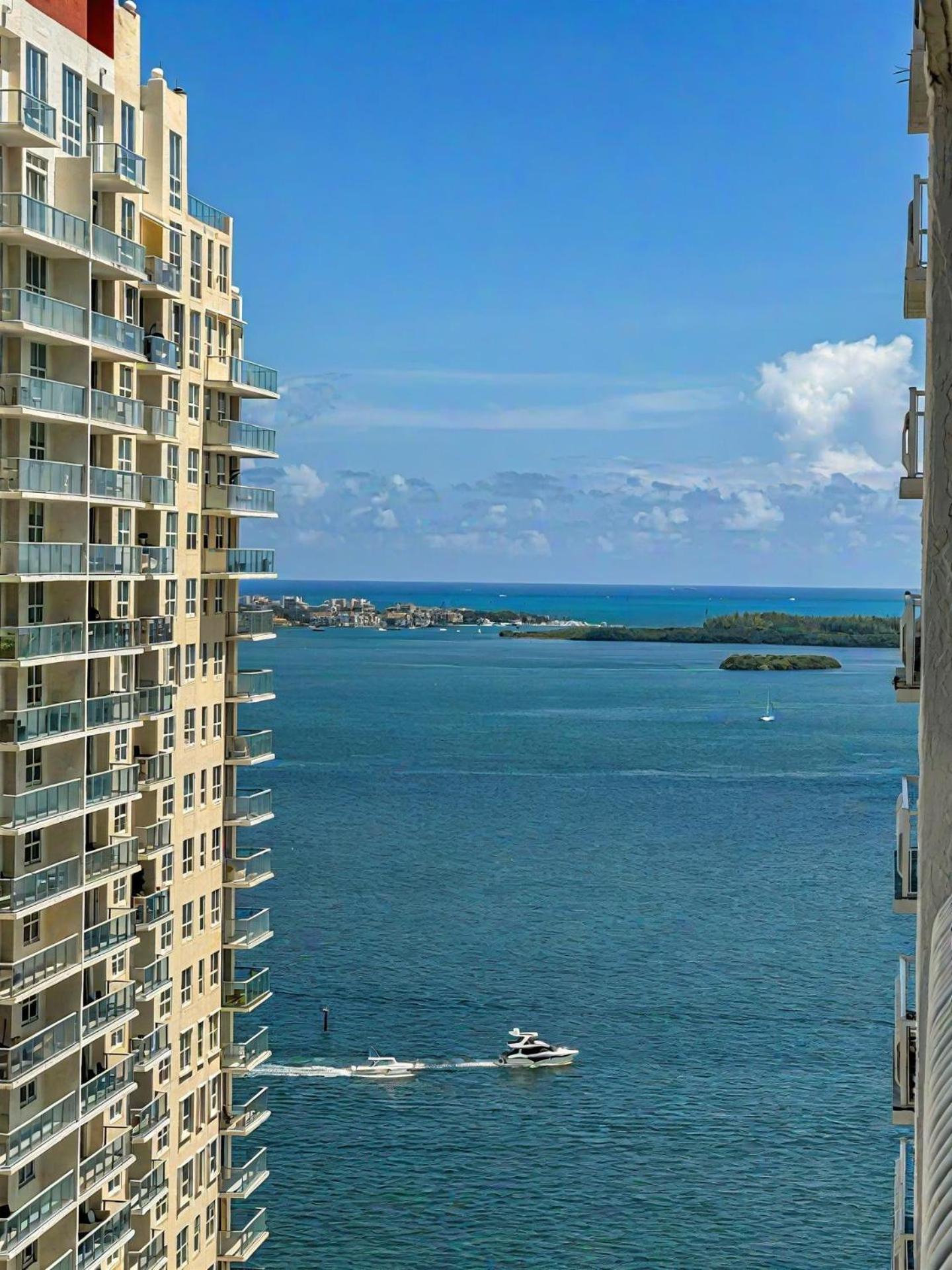 Elegant Centric Vibrant Pool Jacuzzi Free Parking Apartment Miami Exterior photo