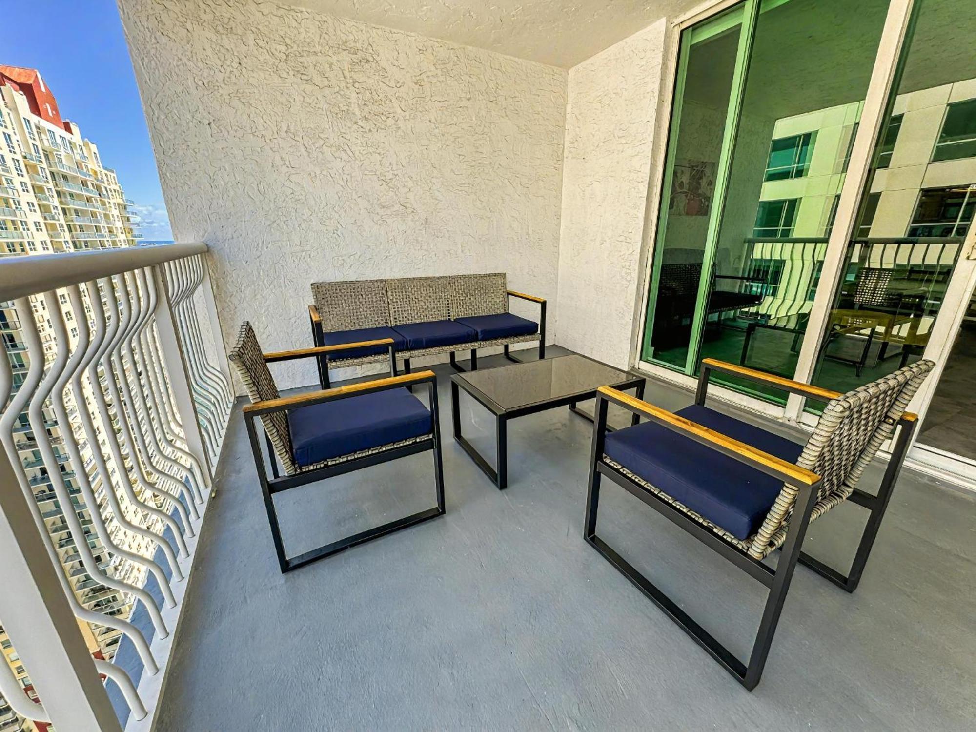 Elegant Centric Vibrant Pool Jacuzzi Free Parking Apartment Miami Exterior photo