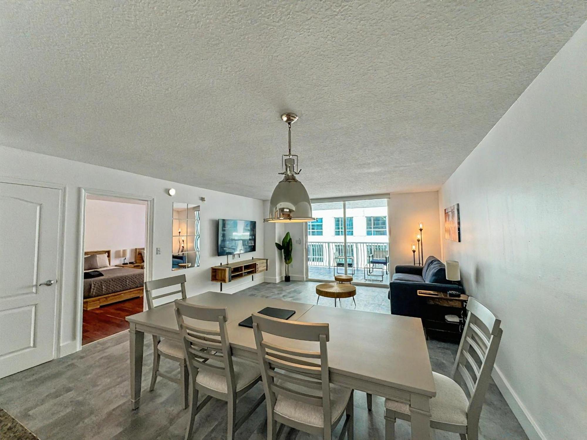 Elegant Centric Vibrant Pool Jacuzzi Free Parking Apartment Miami Exterior photo