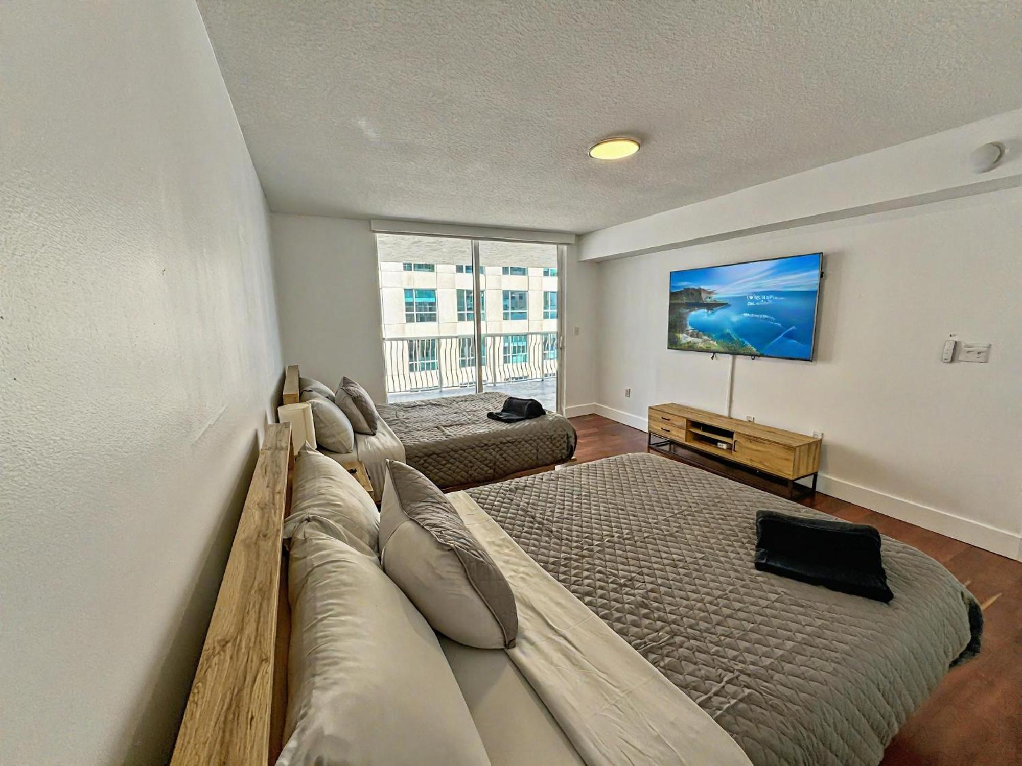 Elegant Centric Vibrant Pool Jacuzzi Free Parking Apartment Miami Exterior photo