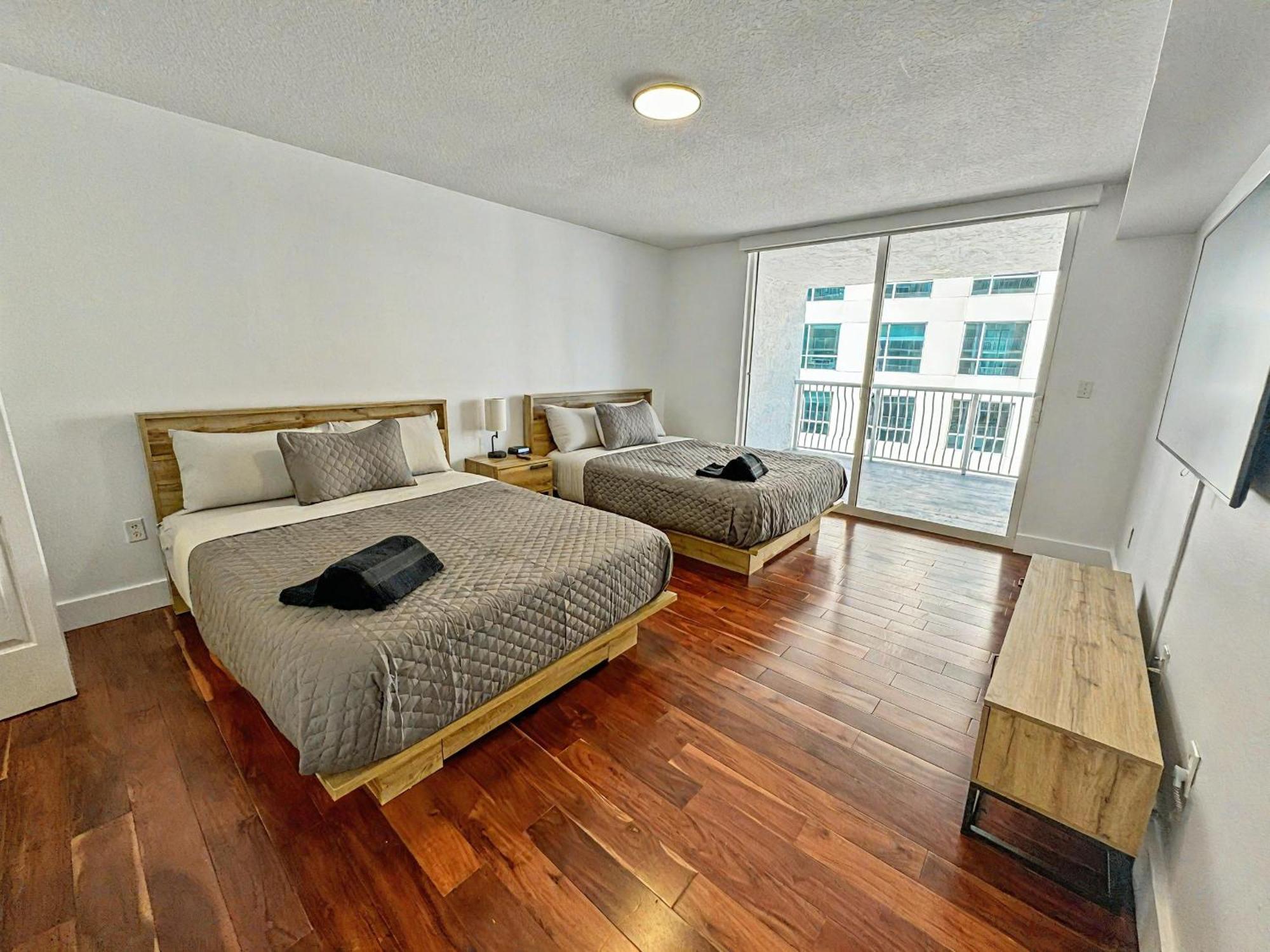 Elegant Centric Vibrant Pool Jacuzzi Free Parking Apartment Miami Exterior photo